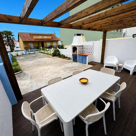 Ferienhaus Blue House Sta Cruz - Charm 5min From The